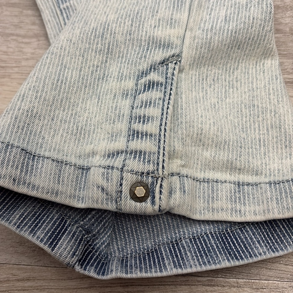 Bandolino Blue & White Striped Cropped Women's Mandie Stretchy Jeans Size 6P - Picture 3 of 12